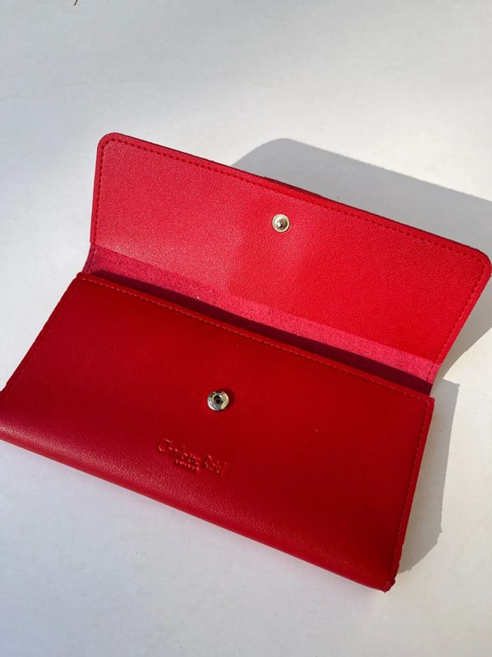 Portefeuille rouge avec noeud papillon argenté - photo numéro 2