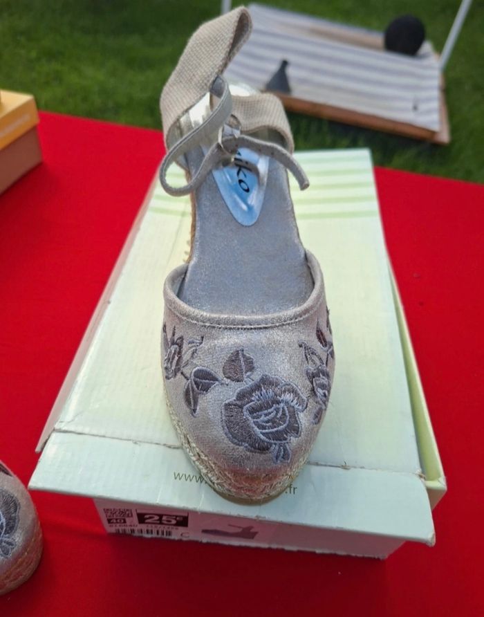 Chaussures a talon femme neuve taille 40 - photo numéro 3