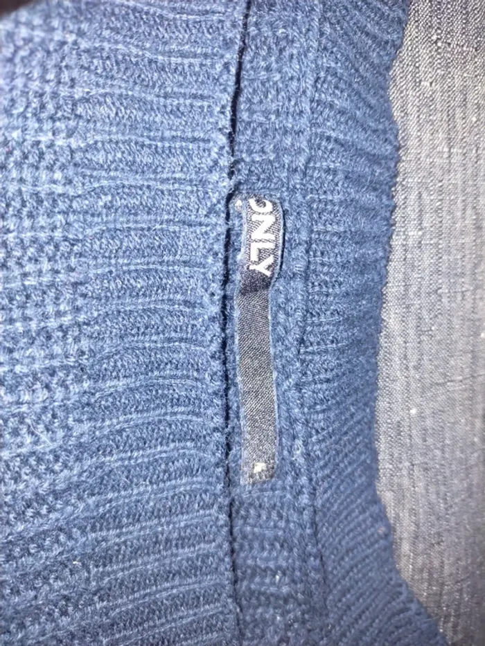 Pull bleu marine - photo numéro 2