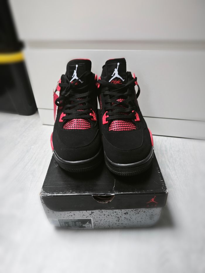 Nike Air Jordans Rouge/Noir Taille 46 avec Défaut de fabrication - photo numéro 2