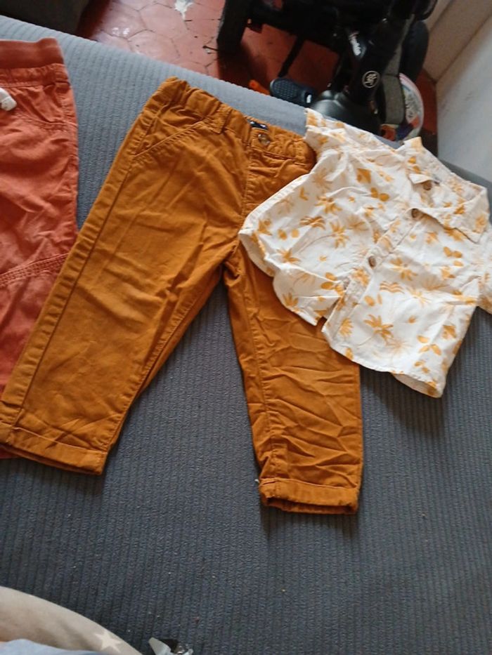 Deux pantalons et une chemise manche courte - photo numéro 5