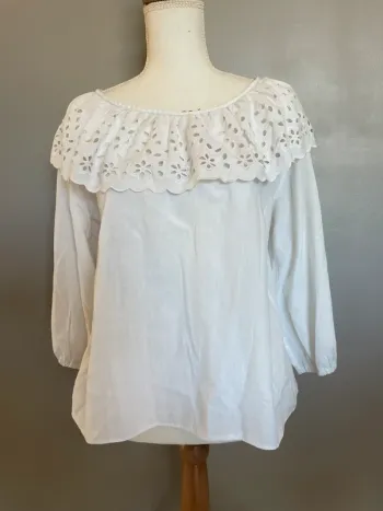 Blouse blanche en dentelle