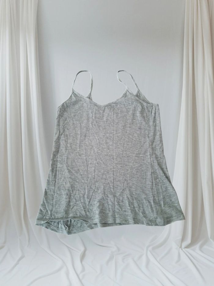 Débardeur gris tout simple 😲