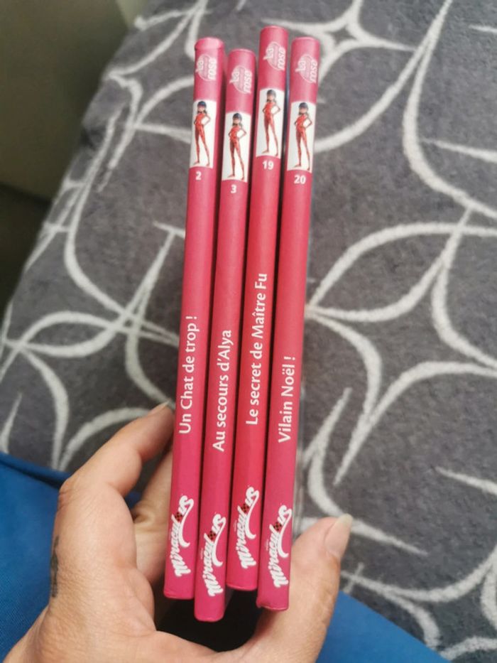 Lot de 4 livres miraculous - photo numéro 4