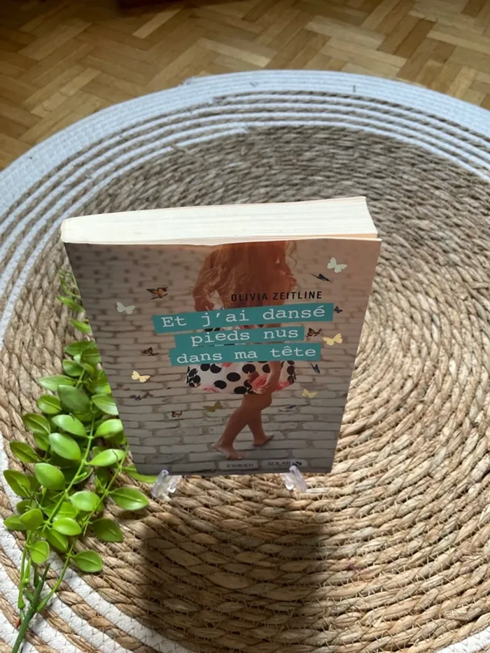 Livre - Et j’ai dansé pieds nus dans ma tête - photo numéro 2