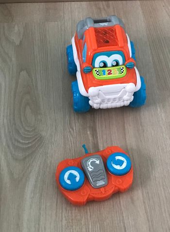 Voiture télécommandé Clementoni