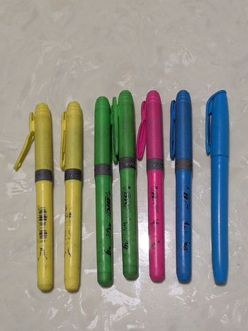 Lot de 7 stylos Surligneurs BIC, jaune, vert, rose, bleu.