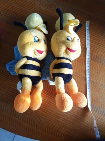 2 peluches abeille