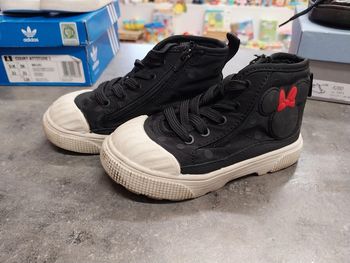 paire de baskets fille pointure 23 zara disney minnie