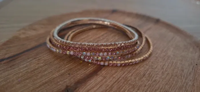 🤍 Maxi pince à cheveux beige + 5 bracelets strass roses – Neuf - photo numéro 4