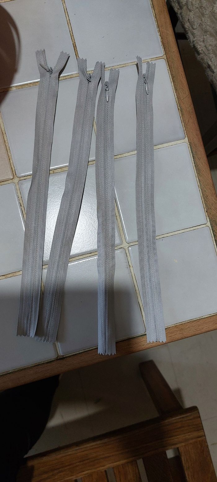 Fermeture éclair grise - photo numéro 3