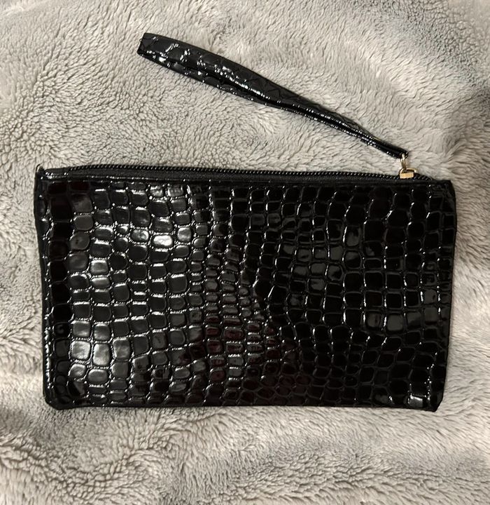 Pochette effet croco