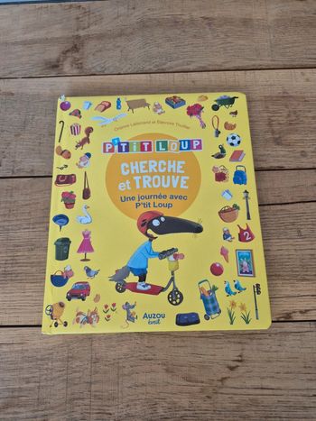 📚 Livre enfant – P’tit Loup Cherche et Trouve : Une journée avec P’tit Loup
Éditions Auzou Éveil