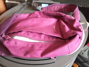 Petit sac dos quechua violet très bon état 