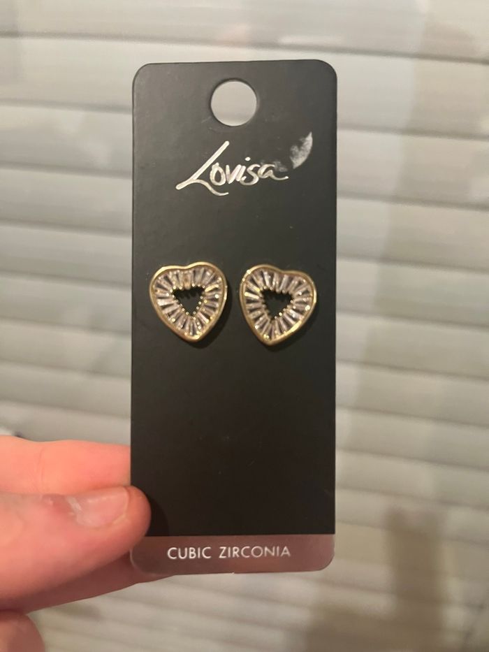 Boucle d’oreille cœur neuf