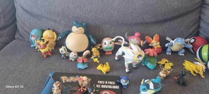 Lot de figurines pokemon + livre - photo numéro 3