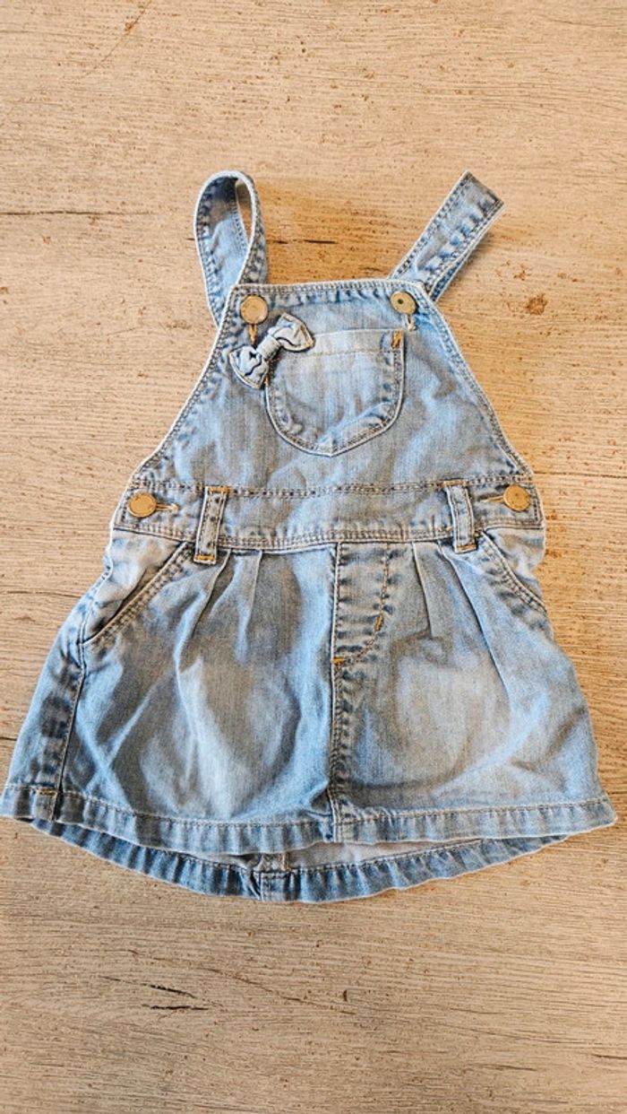 Robe salopette en jean s bleu Zara baby avec 1 t shirt blanc Obaïbi, 18 mois - photo numéro 3