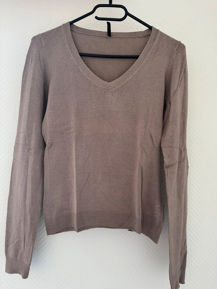 Pull fin beige taille M bon état Naf Naf