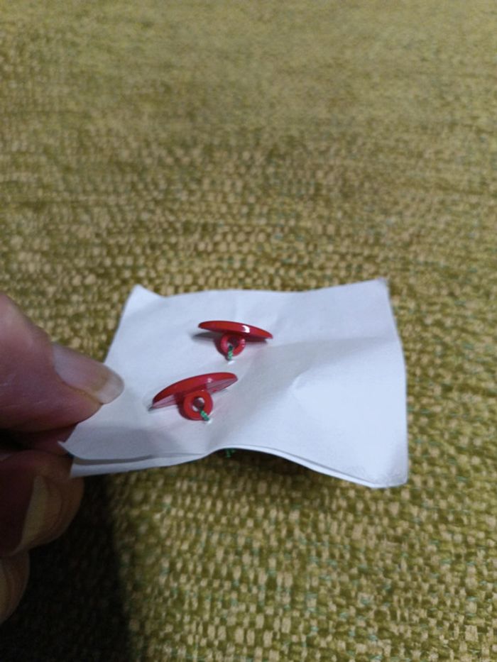 Lot 2 boutons rouge 1.5 cm - photo numéro 2