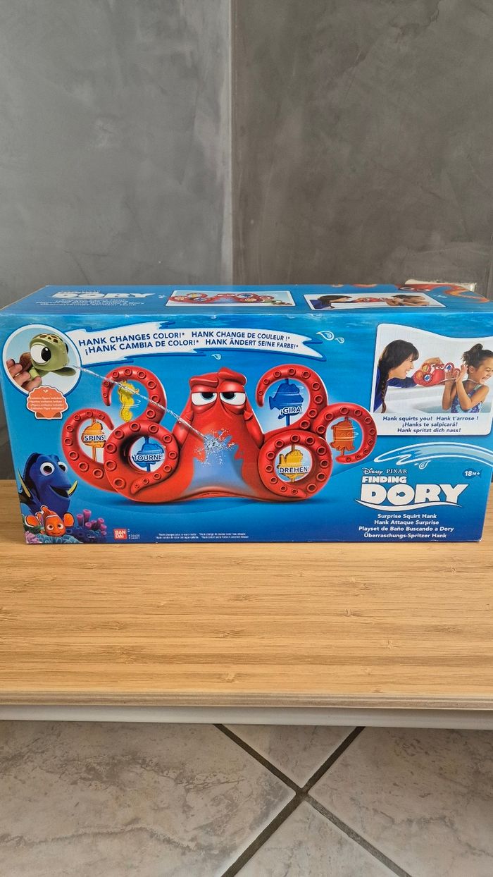 Jouet de bain Hank attaque surprise Disney Le monde de Dory