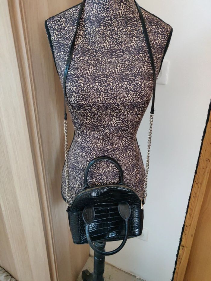 Petit sac à mains Zara simili cuir noir brillant