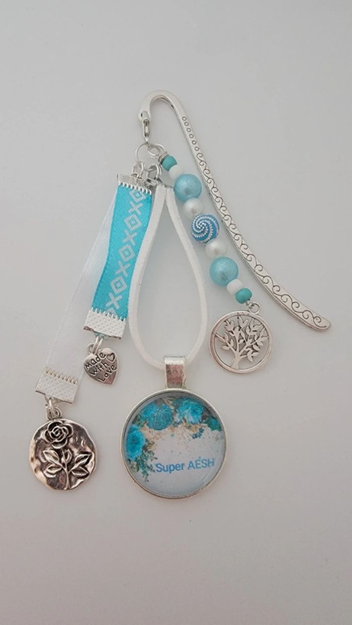 Cadeau aesh, bijoux de sac ou marque page " super aesh "