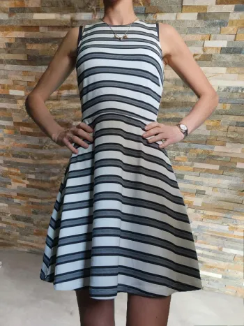 Jolie robe patineuse à rayures h&m S