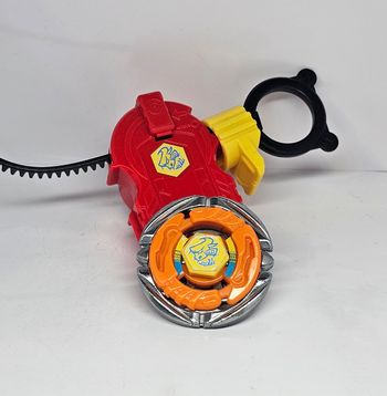 Toupie Beyblade Métal Fusion Flame Bull 