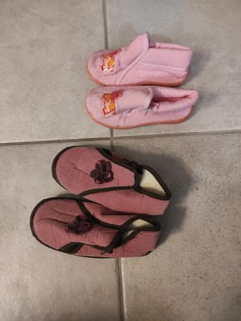 Lot de deux paires de chaussons 25