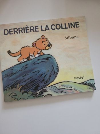 Livre derrière la colline