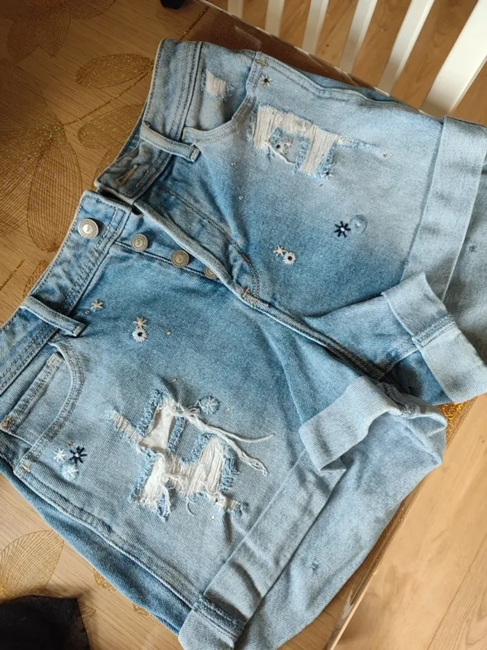 Short à petites fleurs