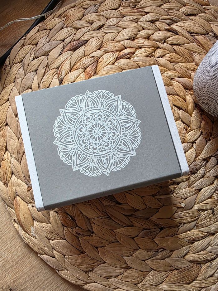 Petite boite en bois blanche et grise - photo numéro 2