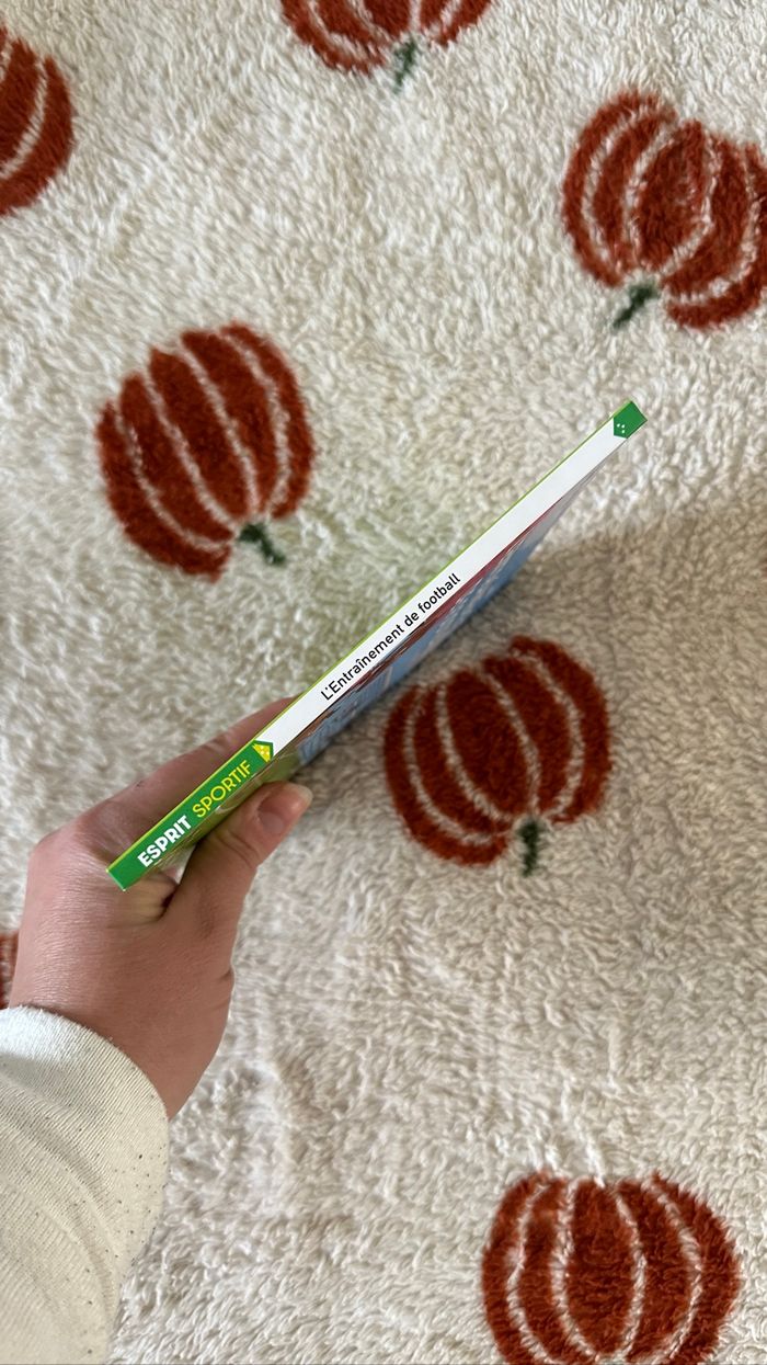 💜 Livre l’entraînement de football hachette jeunesse 💜 - photo numéro 3