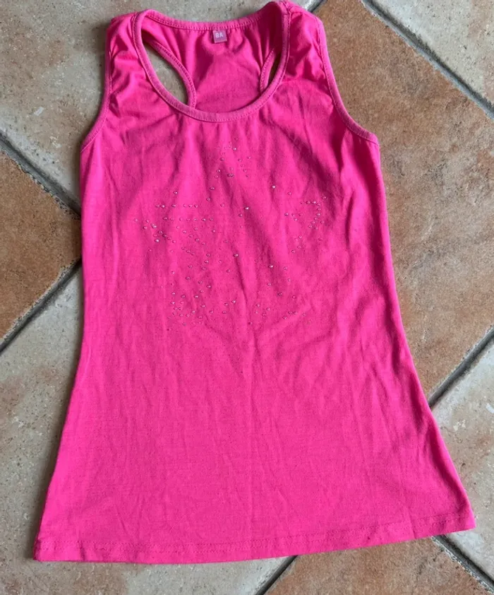 T-shirt rose fuschia épaule avec motifs étoiles strass 8 ans