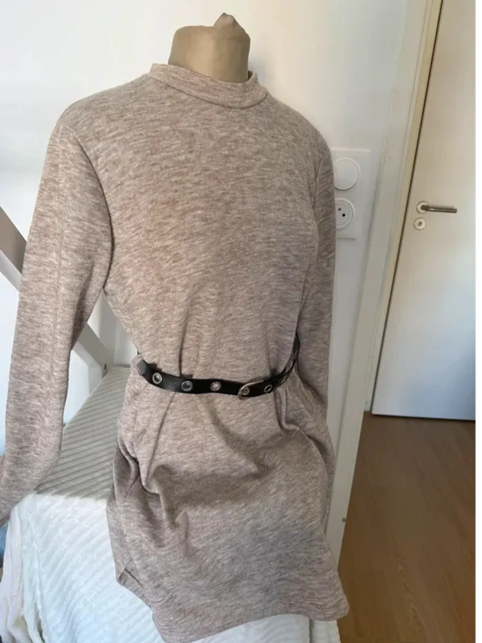 Robe pull beige chiné avec ceinture – taille M
