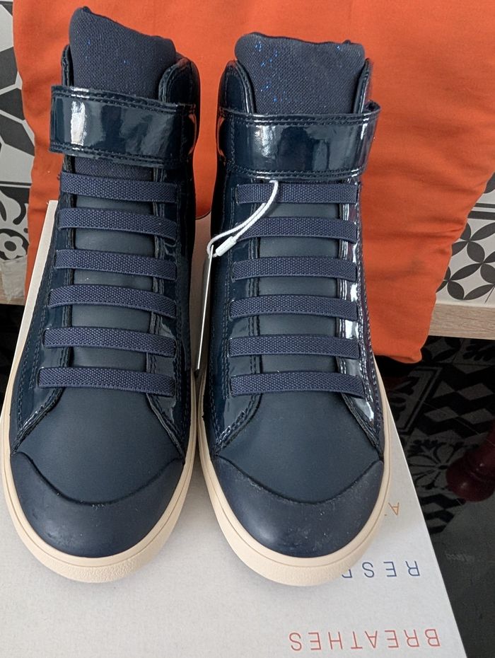Chaussures montantes fille.  Taille 37. Neuf. Geox - photo numéro 3
