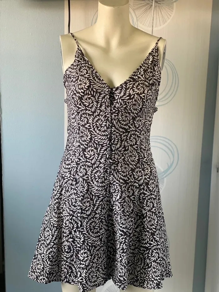 Petite robe légère blanche et noire 36 H&M