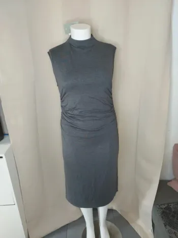 Robe moulante froncée