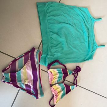 Lot débardeur vert et maillot de bain rayé violet 6 ans