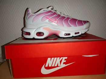Nike air Max plus taille 38 neuf avec étiquette et emballage.