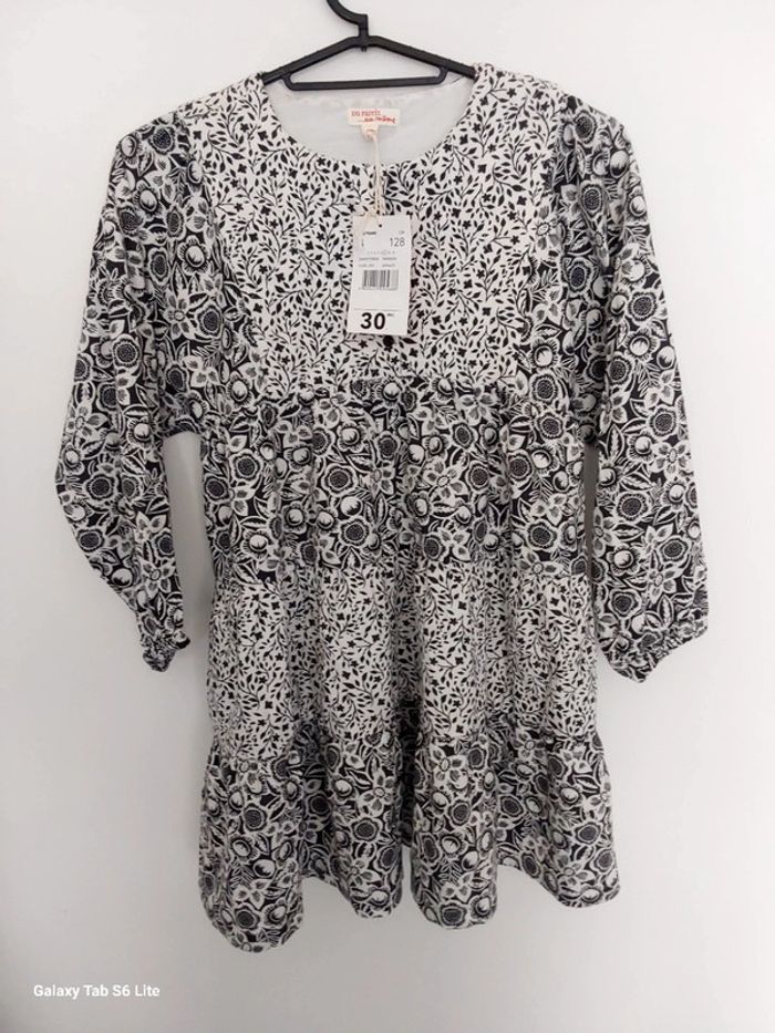 Robe dpam neuve avec étiquette fille 8 ans