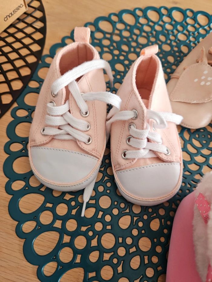 3 paires de chaussures souples 9 à 12 mois - photo numéro 2