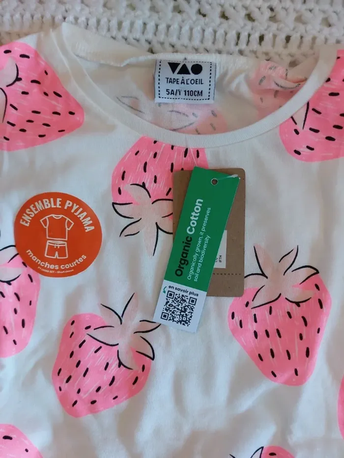 Ensemble pyjama fraises 🍓 5 ans - photo numéro 2