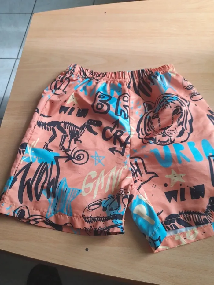 Shorts dinosaure 7ans - photo numéro 3