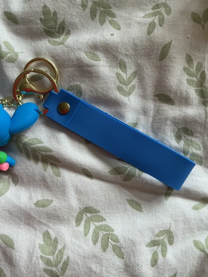porte clés Disney Stitch fait du vélo REF 18 - photo numéro 7