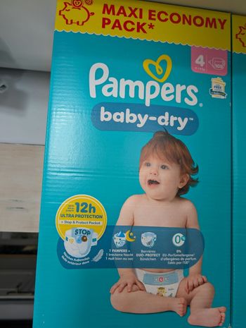 Couches Pampers taille 4