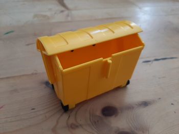 Playmobil grande poubelle jaune avec couvercle