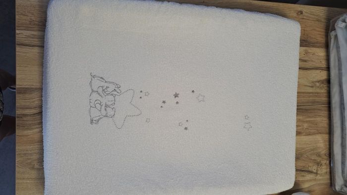 Matelas à langer + 2 housses NEUF Noukie's thème poudre d'étoile