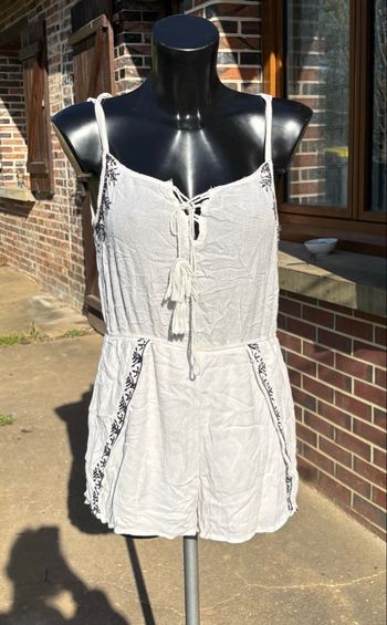 👗 Combishort blanche bohème – Broderies & Dos croisé – Jennyfer S
