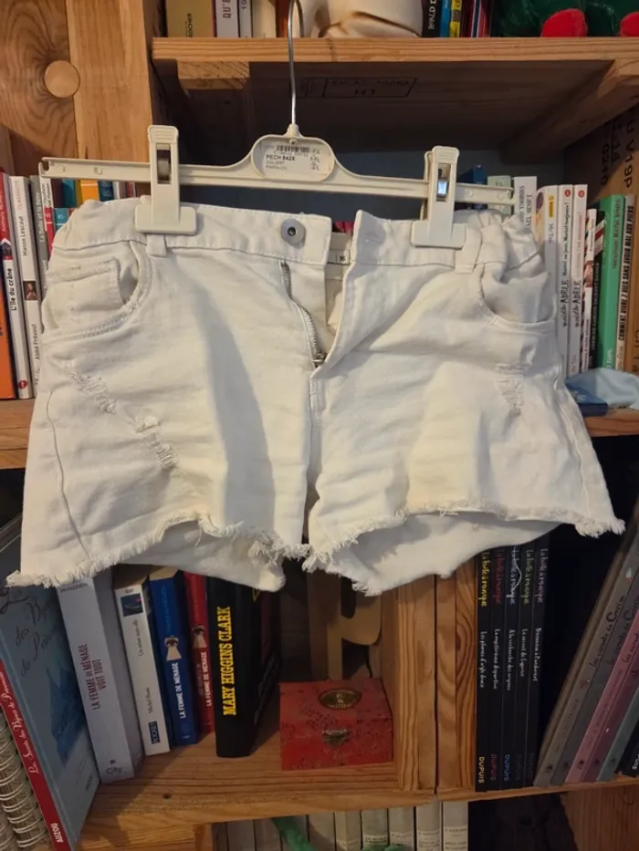 Short fille